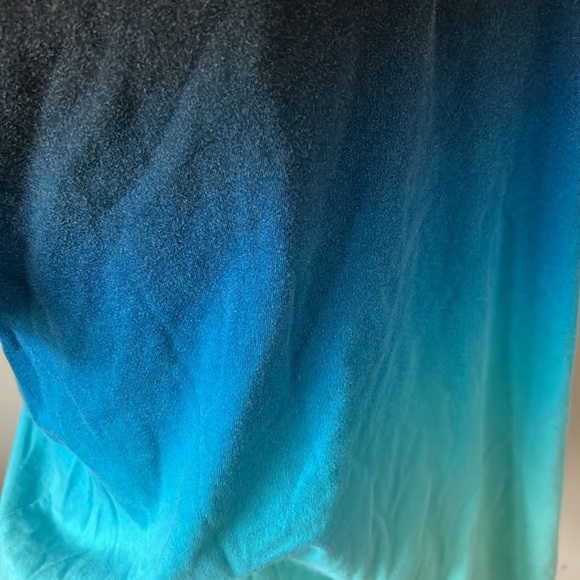 Hollister Men's Ombre Logo Graphic Tee - Picture 5 of 5